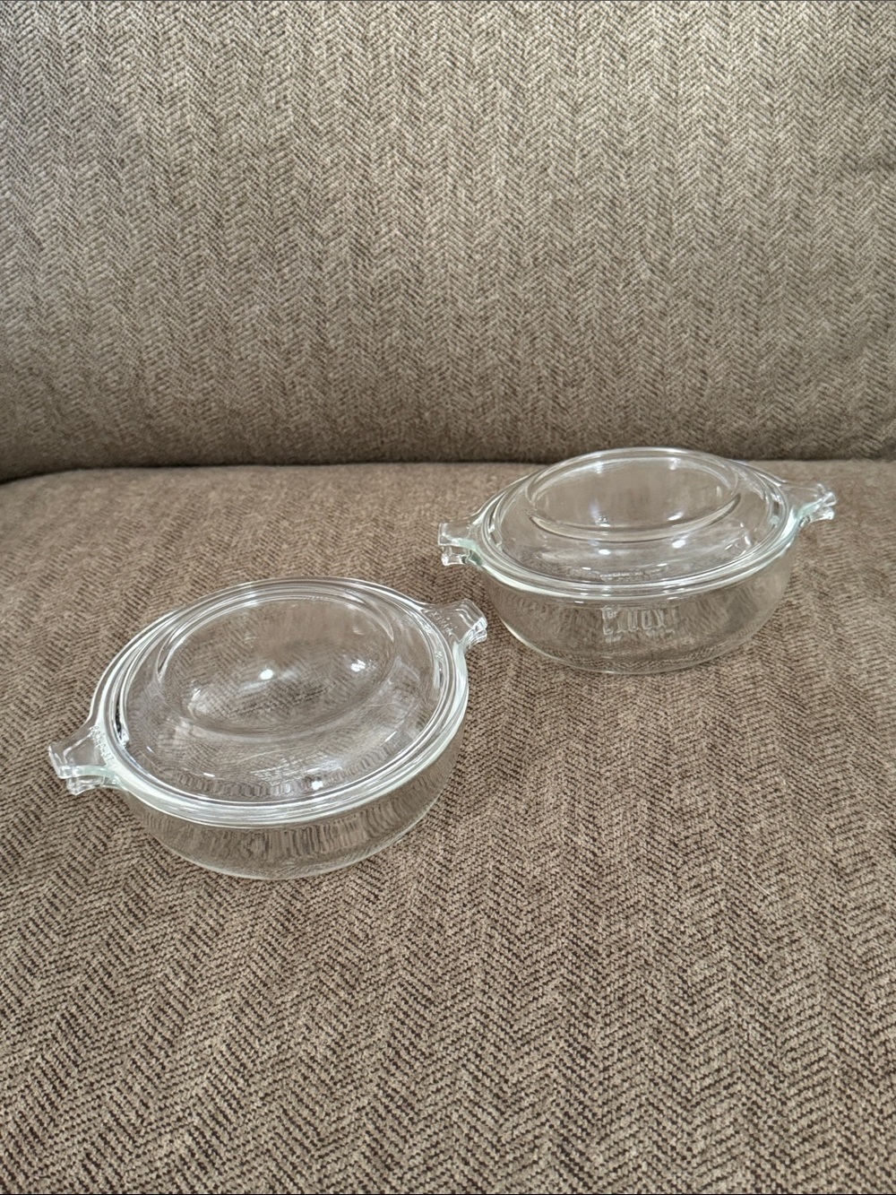 Vintage Pyrex 019 round 20 oz glass casserole dishes set of 2